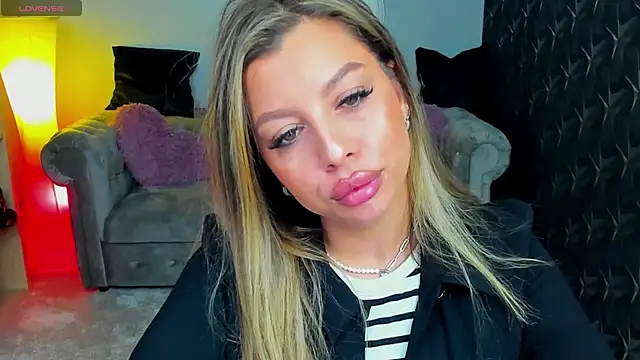 nicolee   19 online show from 03.11.25