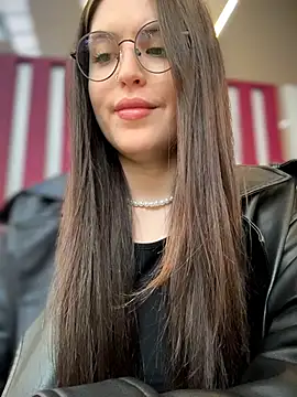 Snapshot of meow_girl chatting on 03.18.26 meow girl online show from 03.18.26