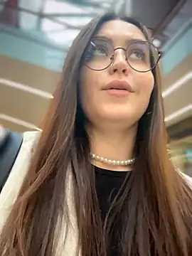 Snapshot of meow_girl chatting on 05.18.26 meow girl online show from 05.18.26