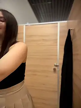 Snapshot of meow_girl chatting on 05.19.26 meow girl online show from 05.19.26