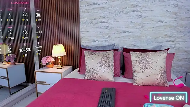 MadisonHunter2024 online show from 12.21.25