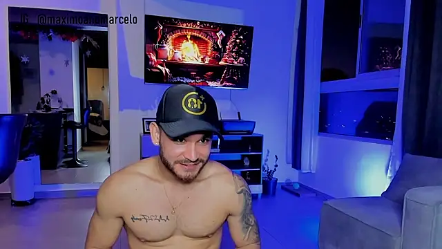 Snapshot of Maximo_Marcelo chatting on 12.04.24 Maximo Marcelo online show from 12.04.24