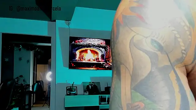 Snapshot of Maximo_Marcelo chatting on 12.12.24 Maximo Marcelo online show from 12.12.24