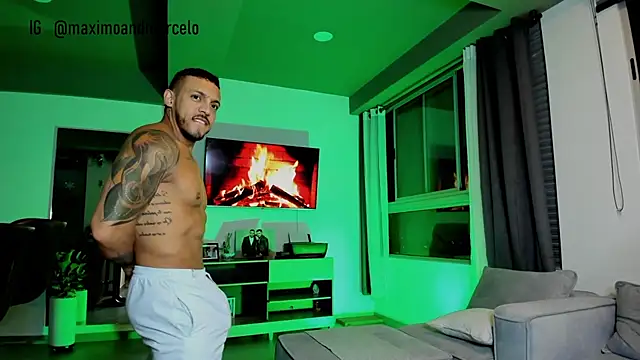 Snapshot of Maximo_Marcelo chatting on 01.10.25 Maximo Marcelo online show from 01.10.25