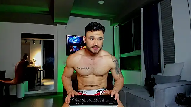 Snapshot of Maximo_Marcelo chatting on 02.05.25 Maximo Marcelo online show from 02.05.25