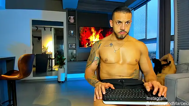 Snapshot of Maximo_Marcelo chatting on 02.12.25 Maximo Marcelo online show from 02.12.25