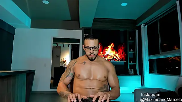 Snapshot of Maximo_Marcelo chatting on 02.18.25 Maximo Marcelo online show from 02.18.25