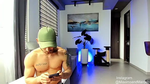 Snapshot of Maximo_Marcelo chatting on 02.28.25 Maximo Marcelo online show from 02.28.25