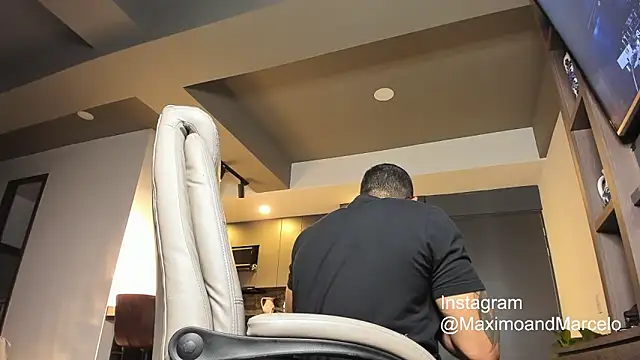 Snapshot of Maximo_Marcelo chatting on 09.24.25 Maximo Marcelo online show from 09.24.25