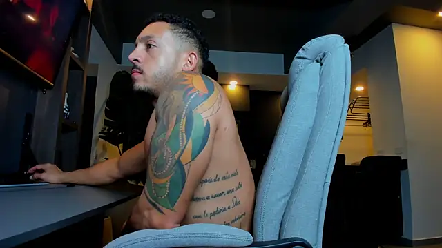 Snapshot of Maximo_Marcelo chatting on 04.15.26 Maximo Marcelo online show from 04.15.26