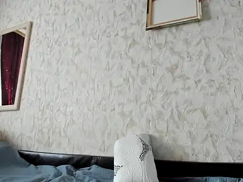 Snapshot of ElektraShine29 chatting on 04.01.26 ElektraShine29 online show from 04.01.26