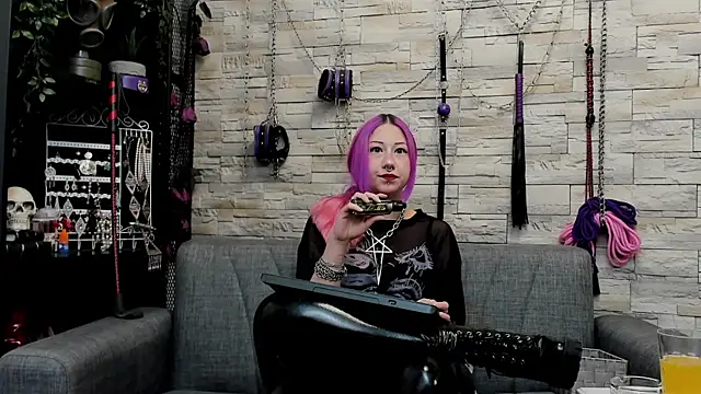 Snapshot of CruelMistress chatting on 05.25.26 CruelMistress online show from 05.25.26