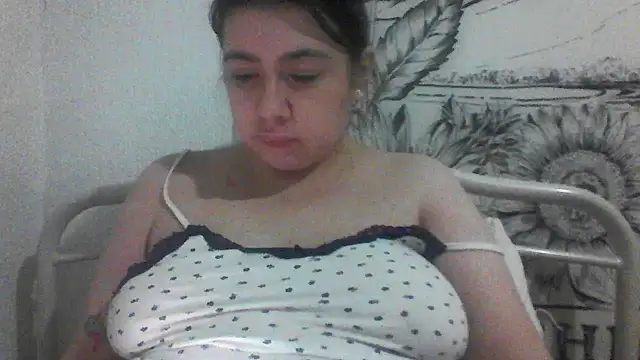 Snapshot of CamilaCherryX chatting on 09.28.25 CamilaCherryX online show from 09.28.25