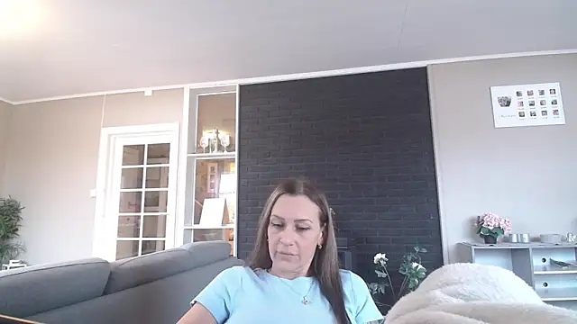 Snapshot of Xena_UK chatting on 12.13.24 Xena UK online show from 12.13.24