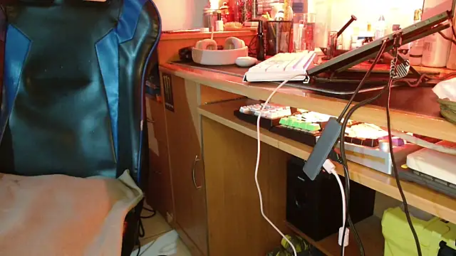 Snapshot of DirtyDi97 chatting on 10.22.25 DirtyDi97 online show from 10.22.25