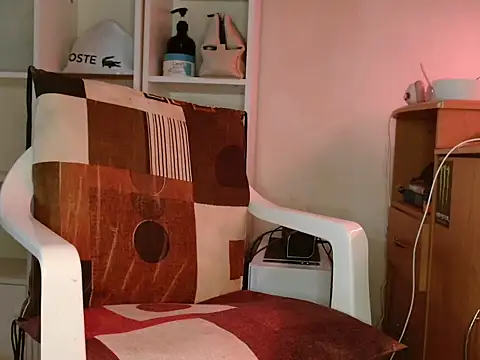 Snapshot of DirtyDi97 chatting on 11.06.25 DirtyDi97 online show from 11.06.25