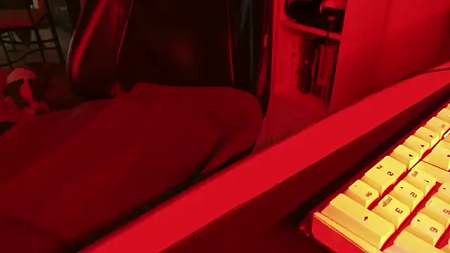 Snapshot of DirtyDi97 chatting on 11.19.25 DirtyDi97 online show from 11.19.25