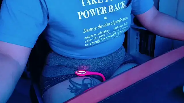 Snapshot of DirtyDi97 chatting on 11.21.25 DirtyDi97 online show from 11.21.25