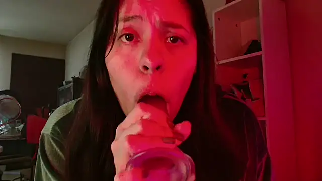 Snapshot of DirtyDi97 chatting on 12.17.25 DirtyDi97 online show from 12.17.25