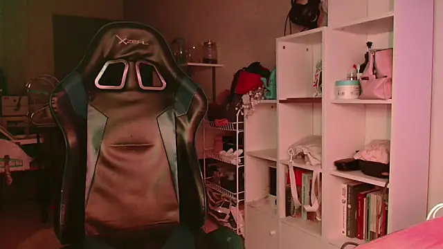 Snapshot of DirtyDi97 chatting on 01.11.26 DirtyDi97 online show from 01.11.26