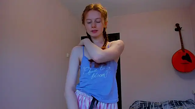 Snapshot of Fire_Luna chatting on 12.12.24 Fire Luna online show from 12.12.24