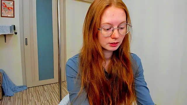 Snapshot of Fire_Luna chatting on 10.07.25 Fire Luna online show from 10.07.25