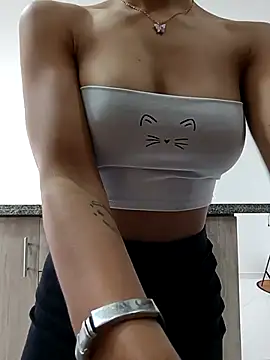 Snapshot of vanyacam_ chatting on 01.10.25 vanyacam online show from 01.10.25