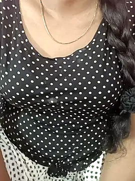 Snapshot of tamil-varshu chatting on 12.02.24 tamil-varshu online show from 12.02.24