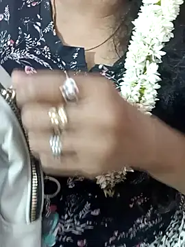 Snapshot of tamil-varshu chatting on 12.08.24 tamil-varshu online show from 12.08.24