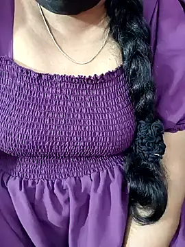 Snapshot of tamil-varshu chatting on 12.13.24 tamil-varshu online show from 12.13.24