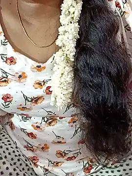 Snapshot of tamil-varshu chatting on 12.14.24 tamil-varshu online show from 12.14.24