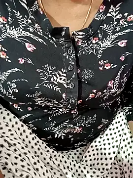 Snapshot of tamil-varshu chatting on 12.22.24 tamil-varshu online show from 12.22.24