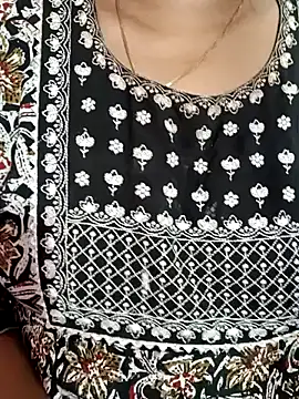 Snapshot of tamil-varshu chatting on 01.05.25 tamil-varshu online show from 01.05.25