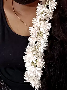 Snapshot of tamil-varshu chatting on 01.15.25 tamil-varshu online show from 01.15.25