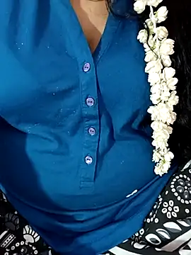 Snapshot of tamil-varshu chatting on 02.22.25 tamil-varshu online show from 02.22.25