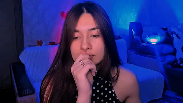 Swee Alicee online show from 04.25.26