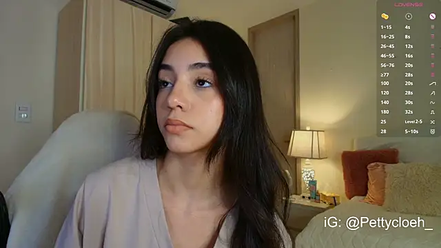 Snapshot of PettyCloeh chatting on 10.11.25 PettyCloeh online show from 10.11.25