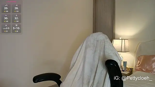 Snapshot of PettyCloeh chatting on 11.26.25 PettyCloeh online show from 11.26.25