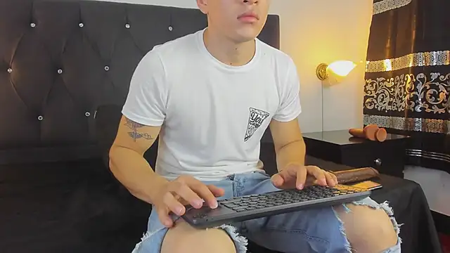 Angel Cuervo online show from 02.15.25