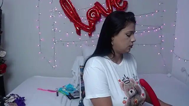 Nicol Love0 online show from 02.22.25