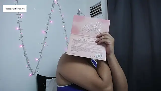 Nicol Love0 online show from 10.31.25