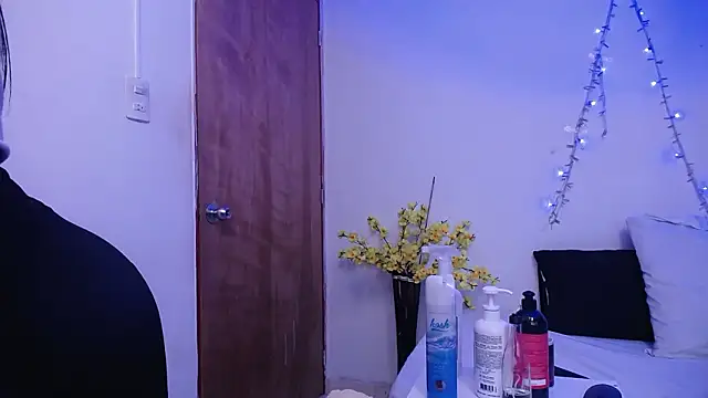 Nicol Love0 online show from 02.04.26