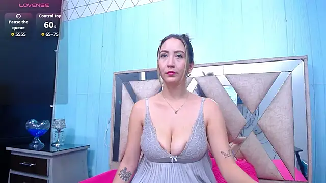 Snapshot of sweet_thalia_ chatting on 06.06.26 sweet thalia online show from 06.06.26