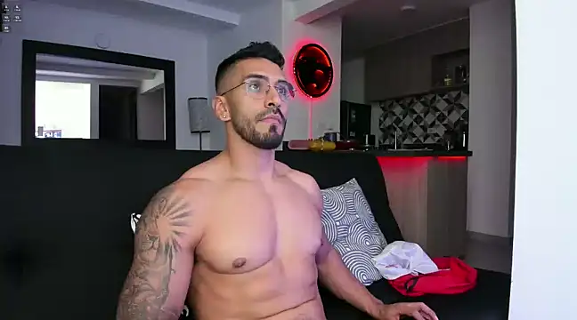 Snapshot of tony_muscle chatting on 01.24.25 tony muscle online show from 01.24.25