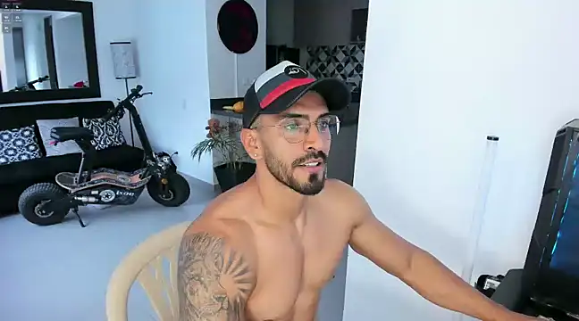 Snapshot of tony_muscle chatting on 01.27.25 tony muscle online show from 01.27.25