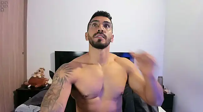 Snapshot of tony_muscle chatting on 01.31.25 tony muscle online show from 01.31.25