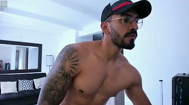 Snapshot of tony_muscle chatting on 02.02.25 tony muscle online show from 02.02.25