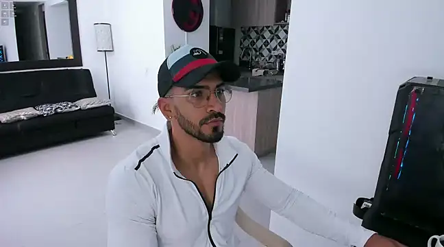 Snapshot of tony_muscle chatting on 02.07.25 tony muscle online show from 02.07.25