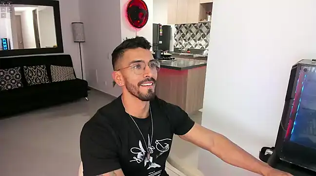 Snapshot of tony_muscle chatting on 02.09.25 tony muscle online show from 02.09.25