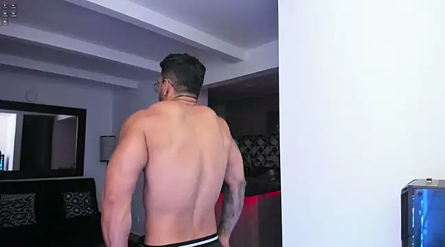 Snapshot of tony_muscle chatting on 02.16.25 tony muscle online show from 02.16.25